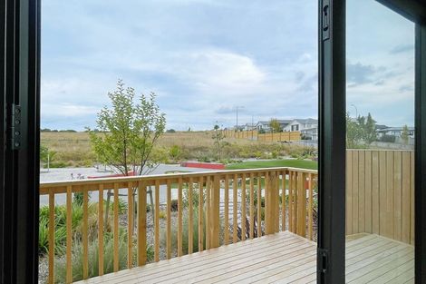 Photo of property in 3 Heketara Way, Massey, 0614