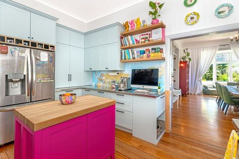 Photo of property in 2 Carnarvon Street, Gisborne, 4010