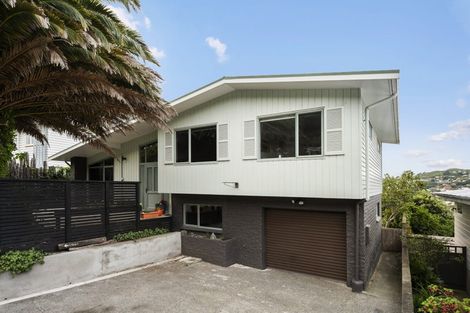 Photo of property in 11 Southern Cross Crescent, Island Bay, Wellington, 6023
