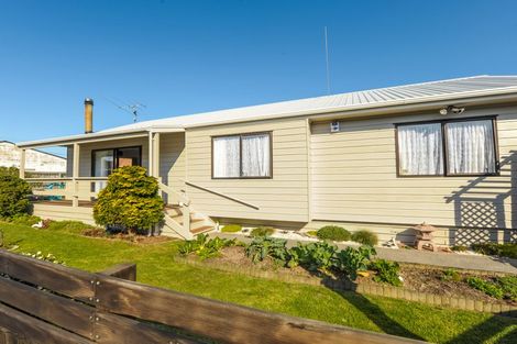 Photo of property in 2/83 Glendale Road, Glen Eden, Auckland, 0602