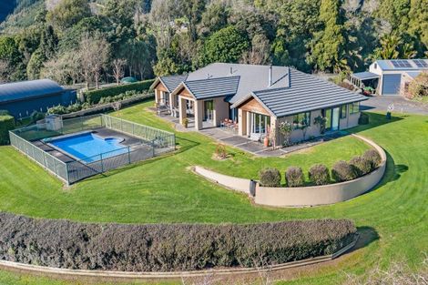 Photo of property in 40 Manakau Heights Drive, Manakau, Otaki, 5583