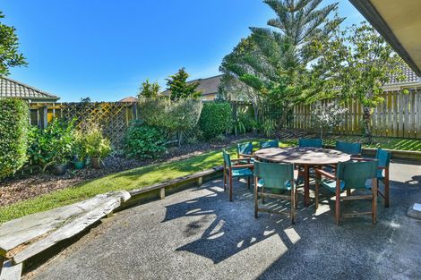 Photo of property in 18 Frank Bunce Grove, Flat Bush, Auckland, 2019