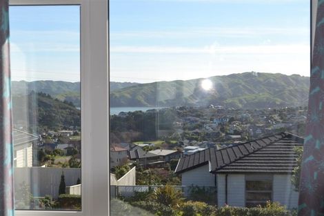 Photo of property in 11 Madeira Close, Whitby, Porirua, 5024