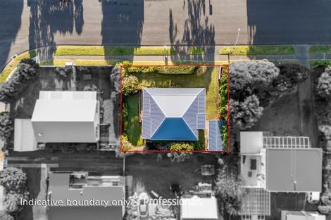 Photo of property in 124 Tutere Street, Waikanae Beach, Waikanae, 5036