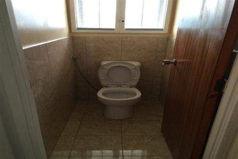 Photo of property in 1/4220 Great North Road, Glendene, Auckland, 0602
