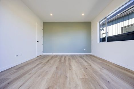 Photo of property in 2 Kartolina Crescent, Kumeu, 0810