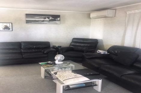 Photo of property in 6a Holman Road, Te Atatu Peninsula, Auckland, 0610