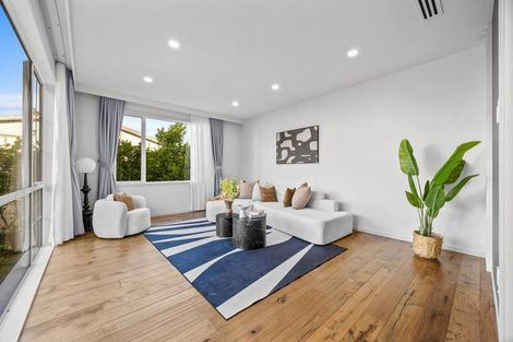 Photo of property in 4b Hilton Close, Fairview Heights, Auckland, 0632