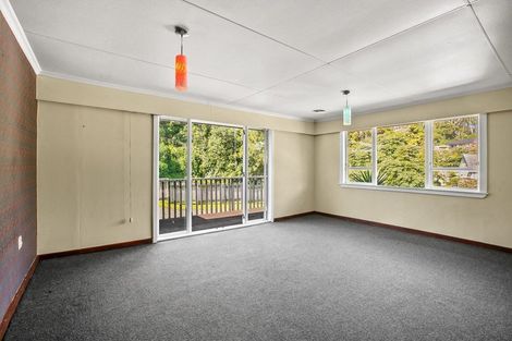 Photo of property in 8 Awanui Street, Merrilands, New Plymouth, 4312