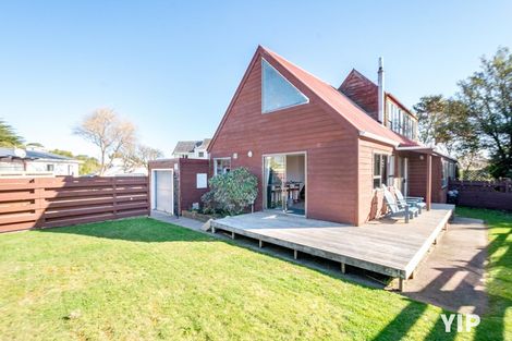 Photo of property in 27a Kingsbridge Place, Newlands, Wellington, 6037