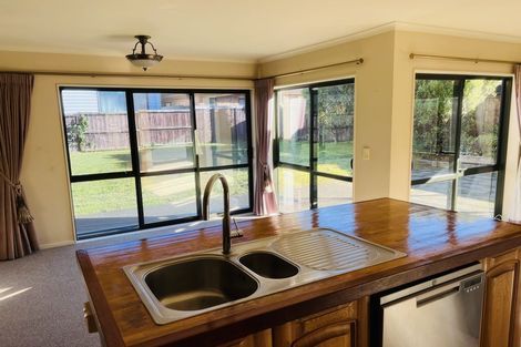 Photo of property in 49 Lilybank Crescent, East Tamaki, Auckland, 2013