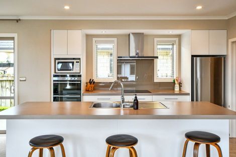 Photo of property in 10 Barsana Place, Pukekohe, 2120