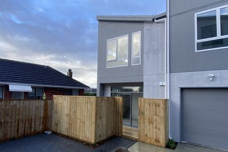 Photo of property in 9/2 Moor Avenue, Te Atatu Peninsula, Auckland, 0610