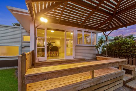 Photo of property in 29 Hill Crescent, New Lynn, Auckland, 0600