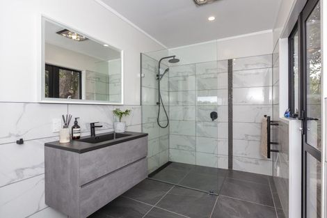 Photo of property in 20 Tiromoana Road, Raumati South, Paraparaumu, 5032