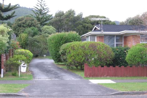 Photo of property in 30b Rewarewa Crescent, Waikanae, 5036
