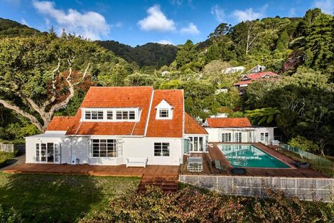 Photo of property in 10 Walter Road, Lowry Bay, Lower Hutt, 5013