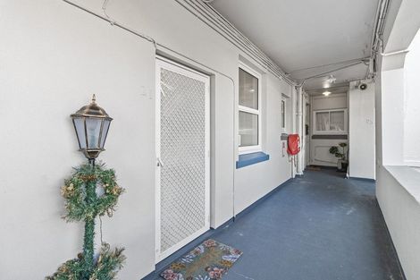 Photo of property in Devonport Apartments, 21/127 Saint Aubyn Street, New Plymouth, 4310
