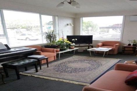 Photo of property in 1/378 Devon Street East, Strandon, New Plymouth, 4312