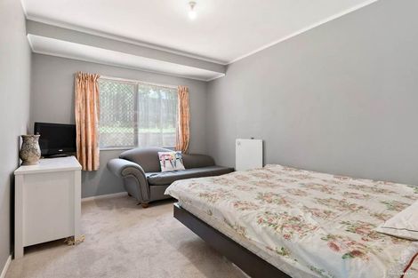 Photo of property in 2/26 Fernlea Rise, Bayview, Auckland, 0629