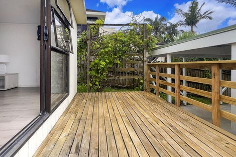 Photo of property in 1/144 Sunset Road, Unsworth Heights, Auckland, 0632