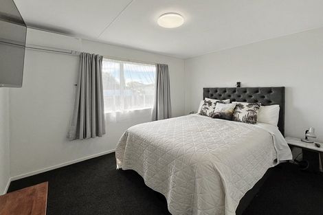 Photo of property in 26 Cumberland Place, Kelvin Grove, Palmerston North, 4414