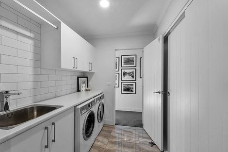 Photo of property in 12 Autere Street, Strandon, New Plymouth, 4312