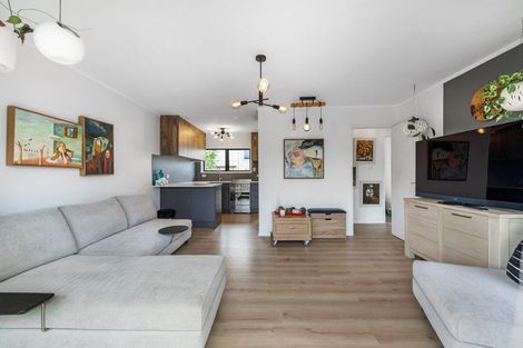 Photo of property in 2/1 Forsythe Place, Massey, Auckland, 0614