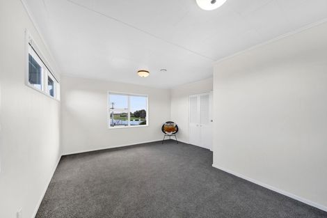 Photo of property in 1 Williams Avenue, Hawera, 4610