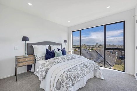 Photo of property in 27 Carole Crescent, Pakuranga, Auckland, 2010