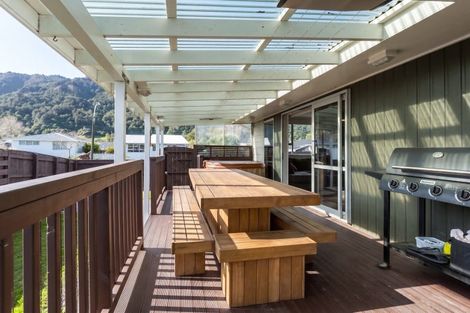 Photo of property in 14 Harvard Grove, Totara Park, Upper Hutt, 5018