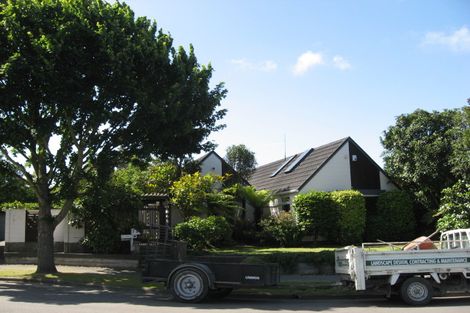 Photo of property in 14 Lombard Place, Avonhead, Christchurch, 8042