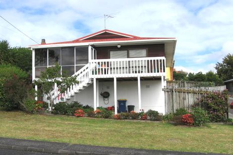 Photo of property in 9 Lex Avenue, Green Bay, Auckland, 0604