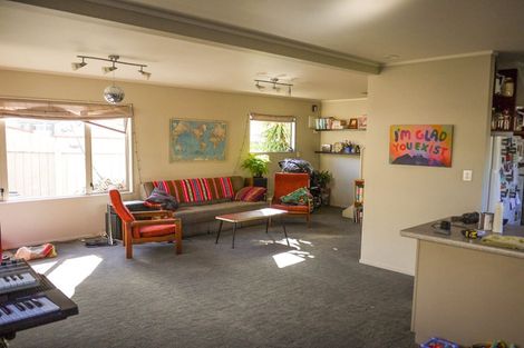 Photo of property in 2/131 Queens Drive, Lyall Bay, Wellington, 6022