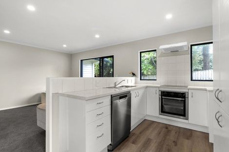 Photo of property in 99 Kemp Road, Massey, Auckland, 0614