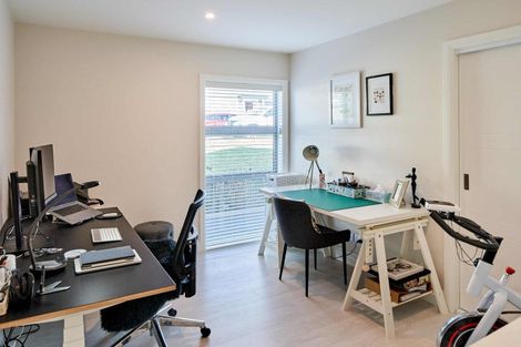 Photo of property in 10 Madeira Close, Whitby, Porirua, 5024