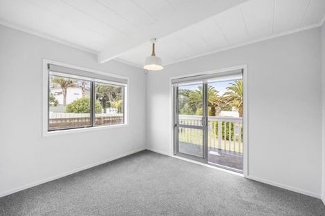 Photo of property in 7a Litchfield Place, Clarks Beach, 2122