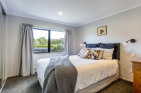 Photo of property in 20b Cambridge Road, Riverhead, 0820