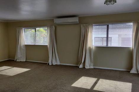 Photo of property in 2/65 Golf Road, New Lynn, Auckland, 0600