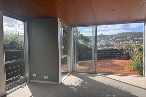 Photo of property in 10/3 Severn Street, Island Bay, Wellington, 6023
