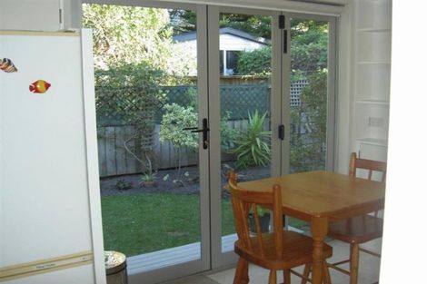 Photo of property in 2/20 Russell Street, Stanley Point, Auckland, 0624