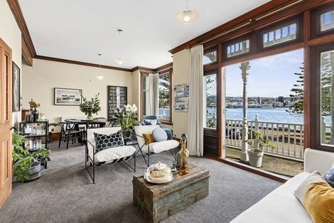 Photo of property in 320 Oriental Parade, Oriental Bay, Wellington, 6011