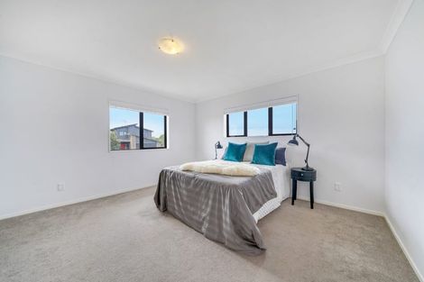 Photo of property in 2 Kirikiri Drive, Papakura, 2110