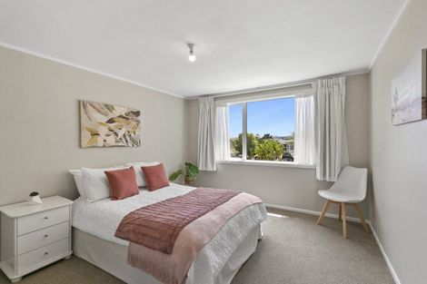 Photo of property in 15f1 Bloomsbury Grove, Newlands, Wellington, 6037