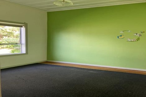 Photo of property in 92 Collingwood Street, Eltham, 4322