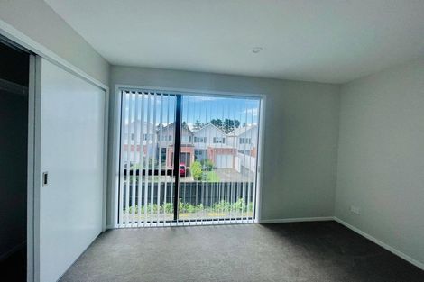 Photo of property in 2 Mikoikoi Crescent, Mangere Bridge, Auckland, 2022