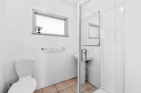Photo of property in 2/21 Seaview Road, Glenfield, Auckland, 0629