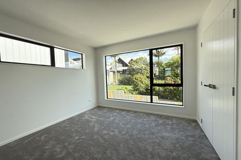 Photo of property in 33 Garadice Road, Rothesay Bay, Auckland, 0630