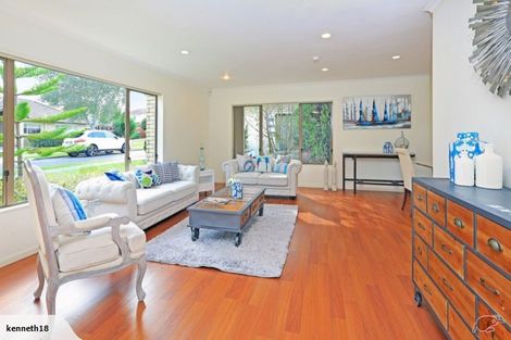 Photo of property in 4 Cambrian Crescent, Flat Bush, Auckland, 2016