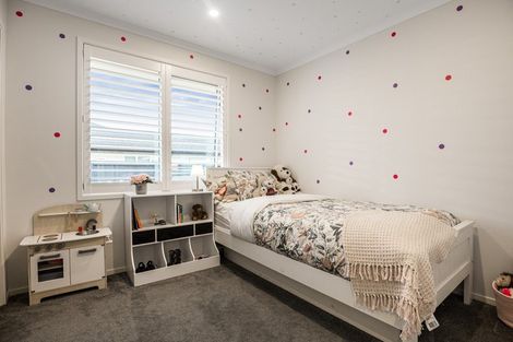 Photo of property in 8 Tahuna Minhinnick Drive, Glenbrook, 2681